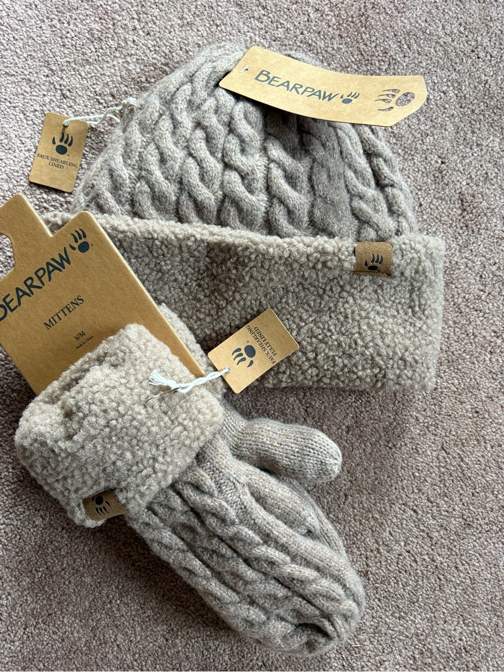 BearPaw Women’s set lot bundle faux shearling hat and cable mittens set NWT